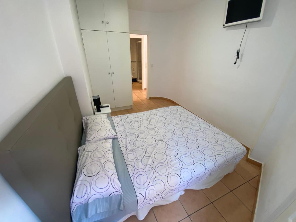 Apartamento In Front Of The Beach Primera Linea De Playa Вилахойоса Екстериор снимка